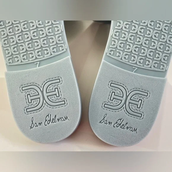 Sam Edelman Bay Jelly Slide Sandal
Color:Cape Blue Jelly Size:7 - Picture 10 of 13